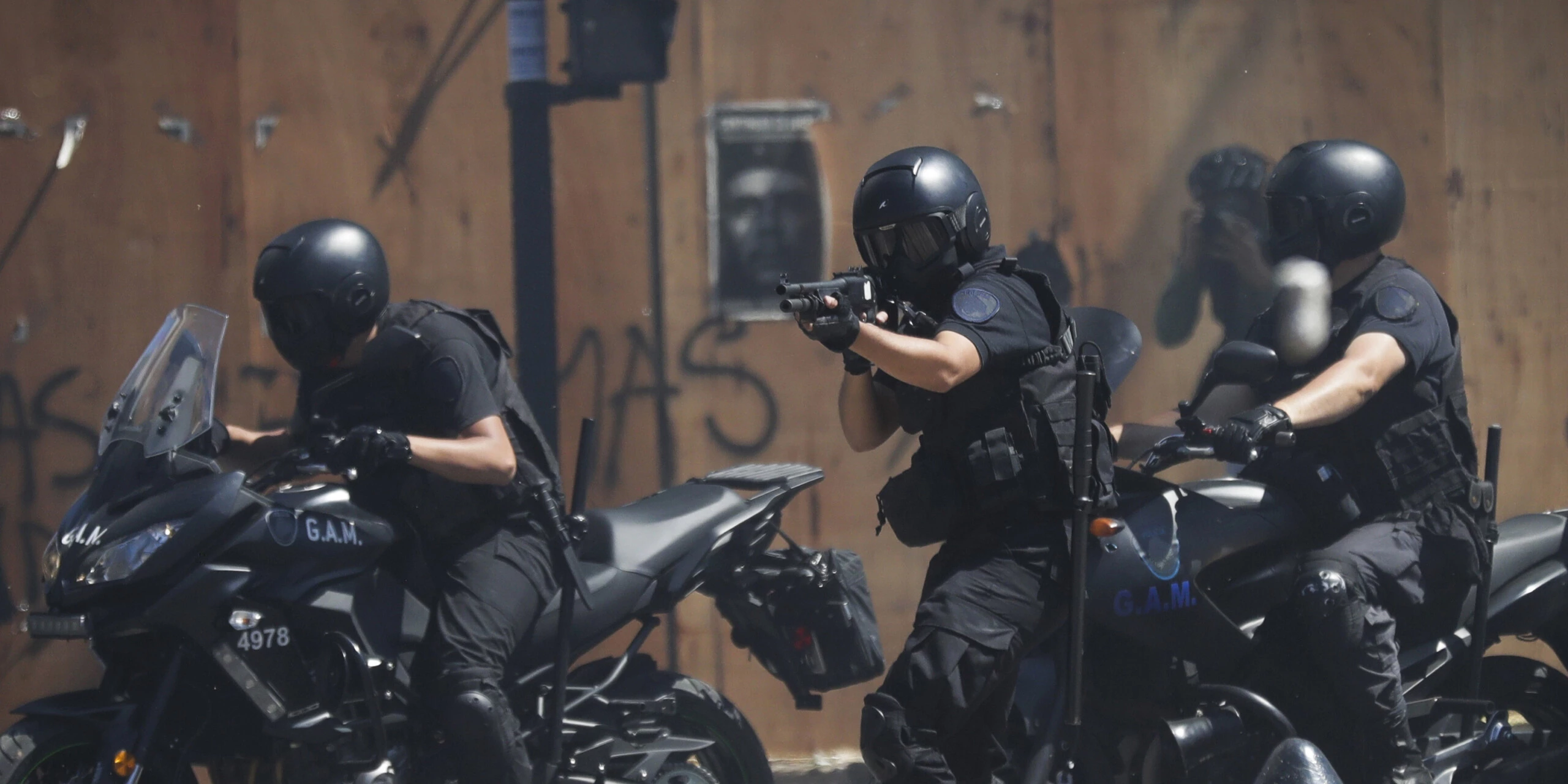 Equipe da série 'Cidade de Deus' relata agressões de policiais