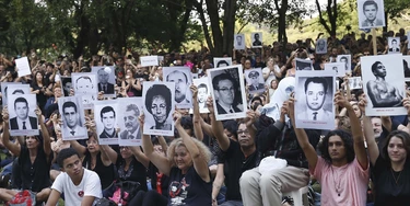 Ato em memória das vítimas da ditadura, no parque Ibirapuera, em São Paulo. (Foto: Marlene Bergamo/Folhapress).