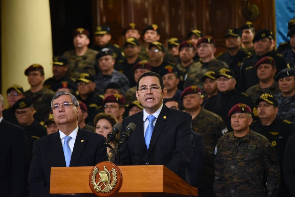 O presidente Jimmy Morales anuncia a não renovação do mandato da comissão anticorrupção da ONU em uma coletiva de imprensa na Cidade da Guatemala, no dia 31 de agosto de 2018.