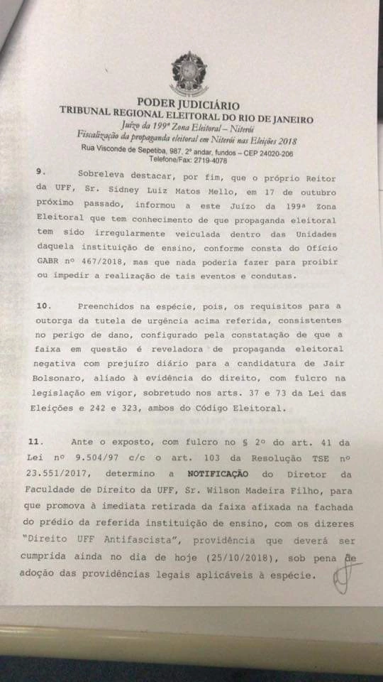 De acordo como o mandado de notificação do TRE-RJ, a faixa "Direito UFF Antifascista" traria "prejuízo diário para a candidatura de Jair Bolsonaro".