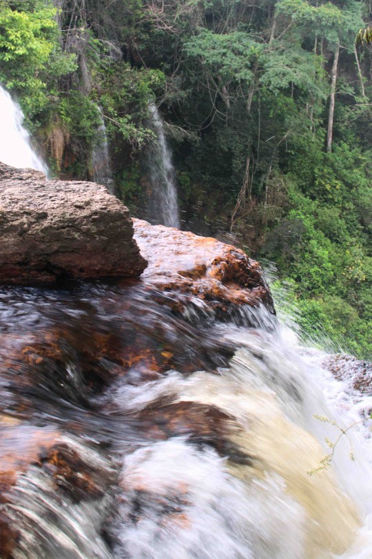Cachoeira-Acaba-Vida-no-Oeste-baiano.-O-Cerrado-e-o-berco-das-aguas-brasileiras-mas-enfrenta-devastacao.-Flavia-Milhorance-copy-2-1521132494